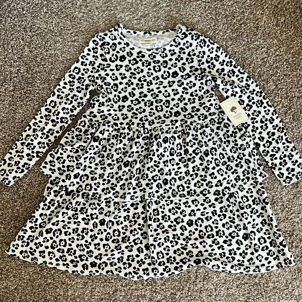 Long sleeve dress. Tucker+Tate. White and black animal print.